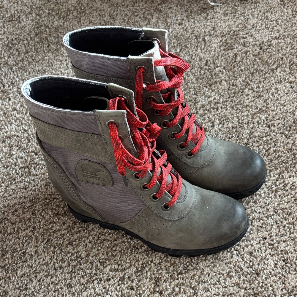 Sorel Women's Olive and Red Lace-Up Wedge Boots